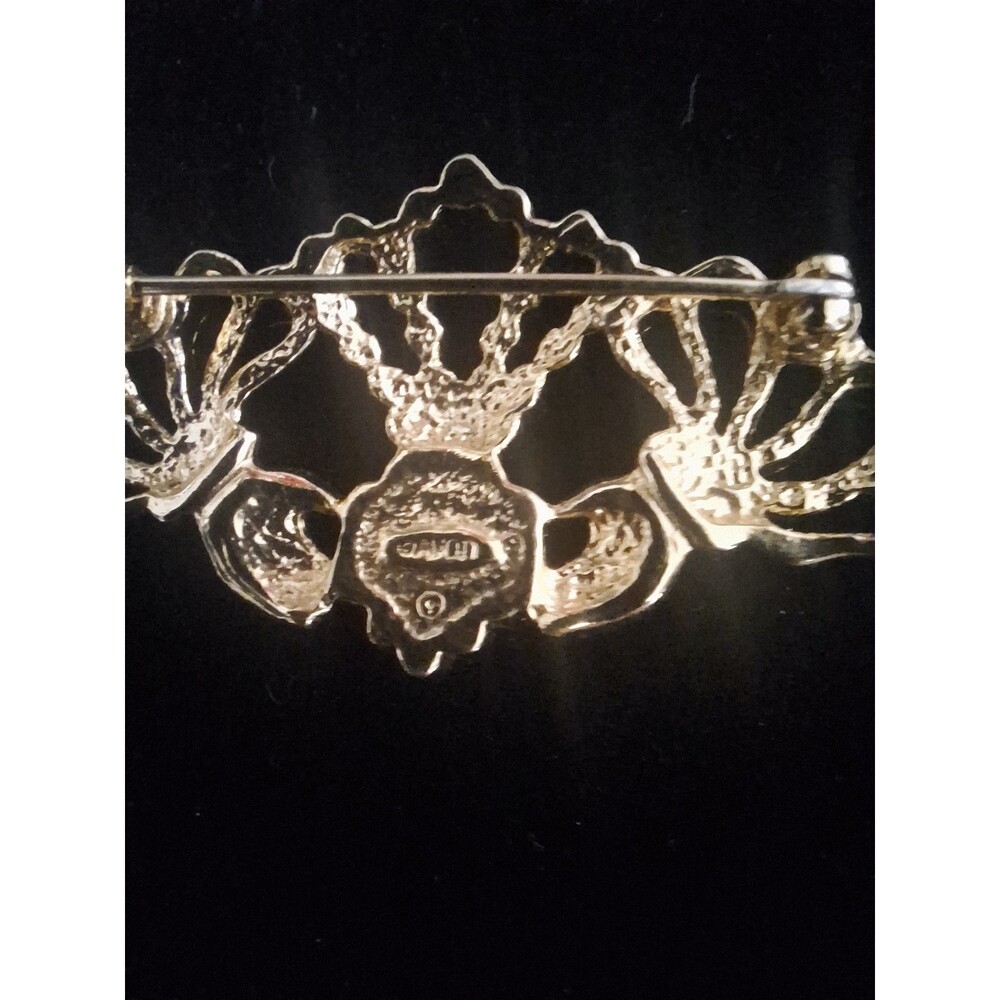 Avon Charming Claddagh Brooch with Pearl Heart Center - Picture 6 of 6